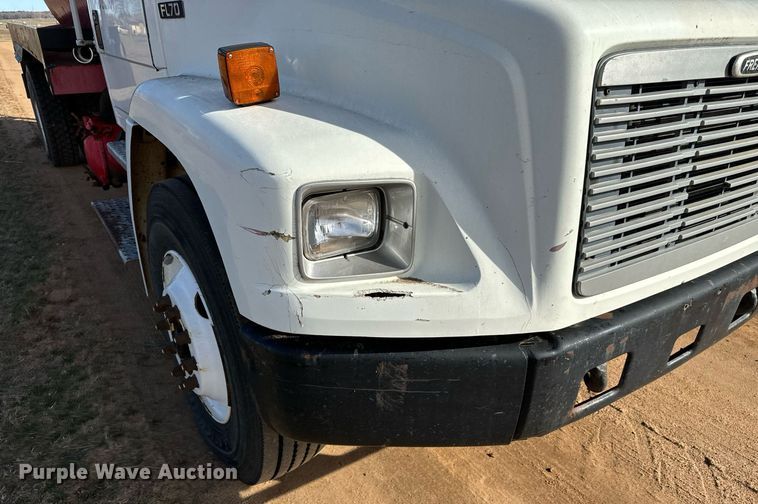 image for item NU9333 2002 Freightliner FL70 vacuum truck