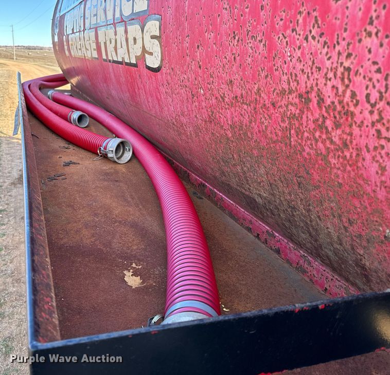 image for item NU9333 2002 Freightliner FL70 vacuum truck