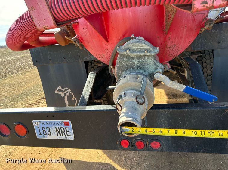 image for item NU9333 2002 Freightliner FL70 vacuum truck