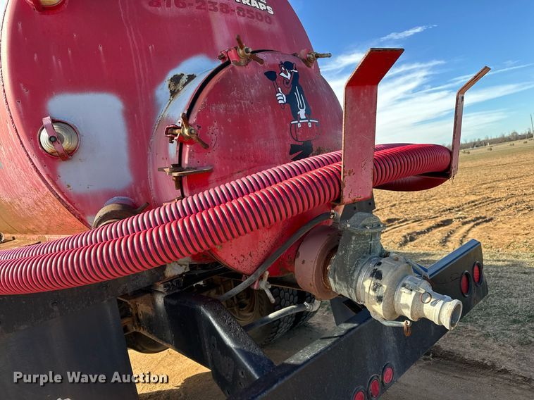 image for item NU9333 2002 Freightliner FL70 vacuum truck