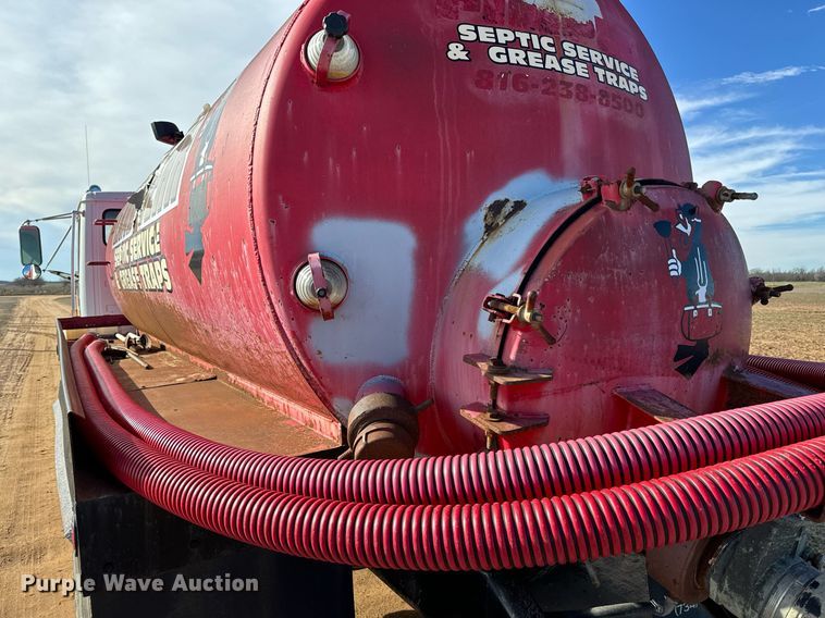 image for item NU9333 2002 Freightliner FL70 vacuum truck