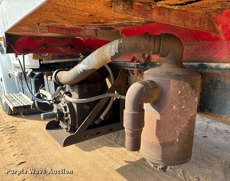 image for item NU9333 2002 Freightliner FL70 vacuum truck