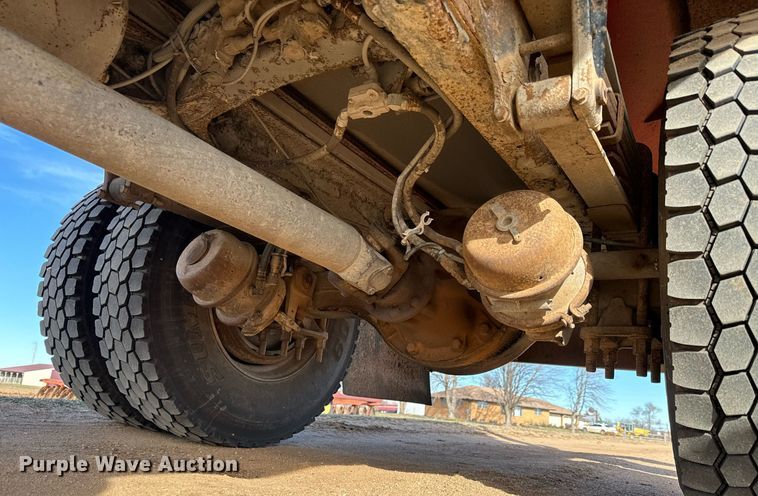 image for item NU9333 2002 Freightliner FL70 vacuum truck