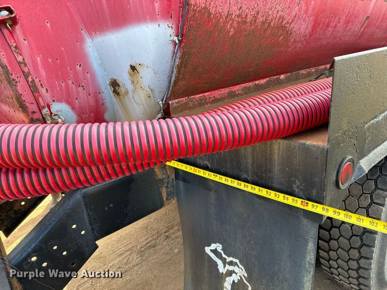 image for item NU9333 2002 Freightliner FL70 vacuum truck