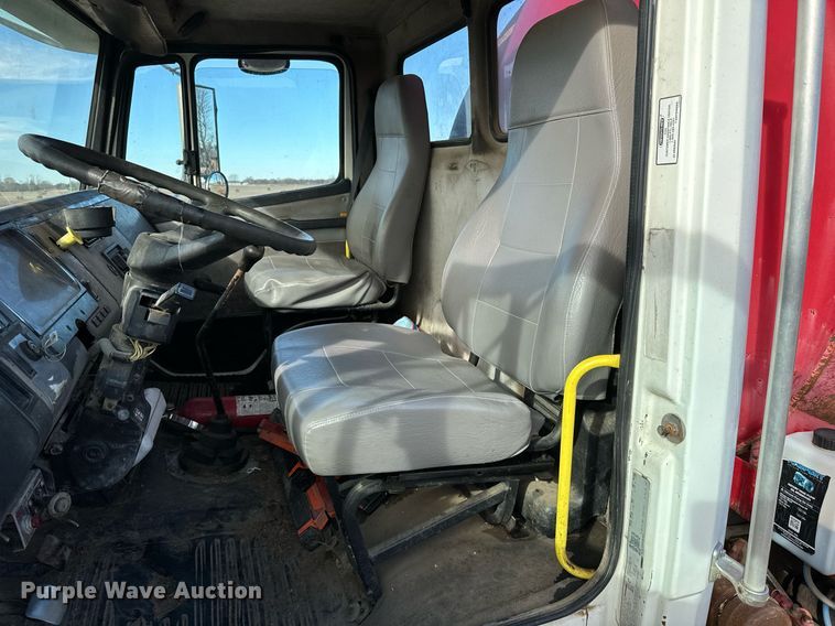 image for item NU9333 2002 Freightliner FL70 vacuum truck