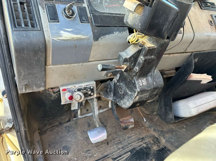 image for item NU9333 2002 Freightliner FL70 vacuum truck