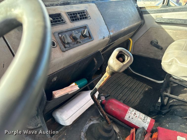 image for item NU9333 2002 Freightliner FL70 vacuum truck