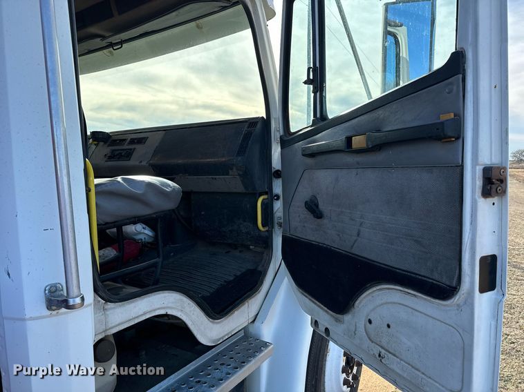 image for item NU9333 2002 Freightliner FL70 vacuum truck