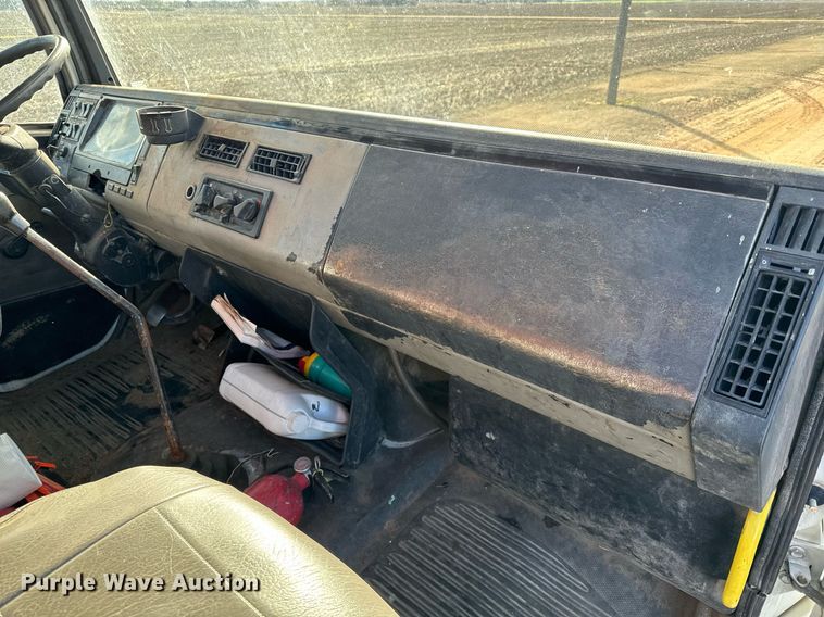 image for item NU9333 2002 Freightliner FL70 vacuum truck