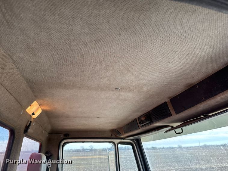 image for item NU9333 2002 Freightliner FL70 vacuum truck