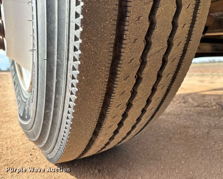 image for item NU9333 2002 Freightliner FL70 vacuum truck