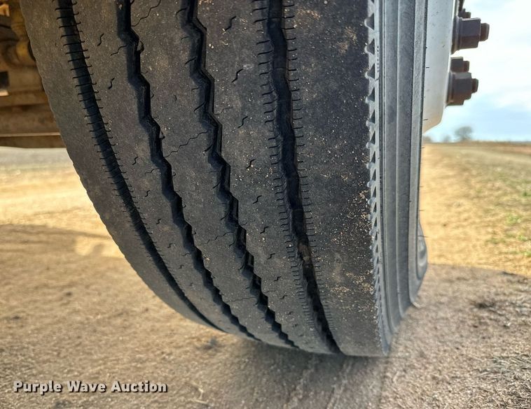 image for item NU9333 2002 Freightliner FL70 vacuum truck