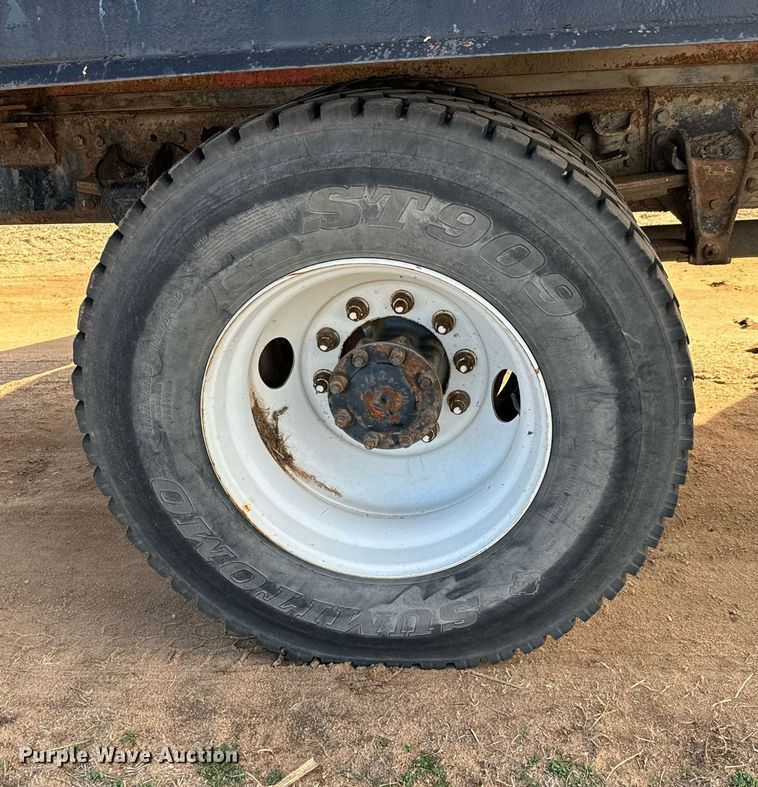 image for item NU9333 2002 Freightliner FL70 vacuum truck