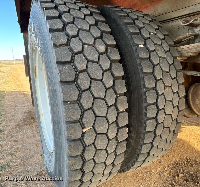 image for item NU9333 2002 Freightliner FL70 vacuum truck