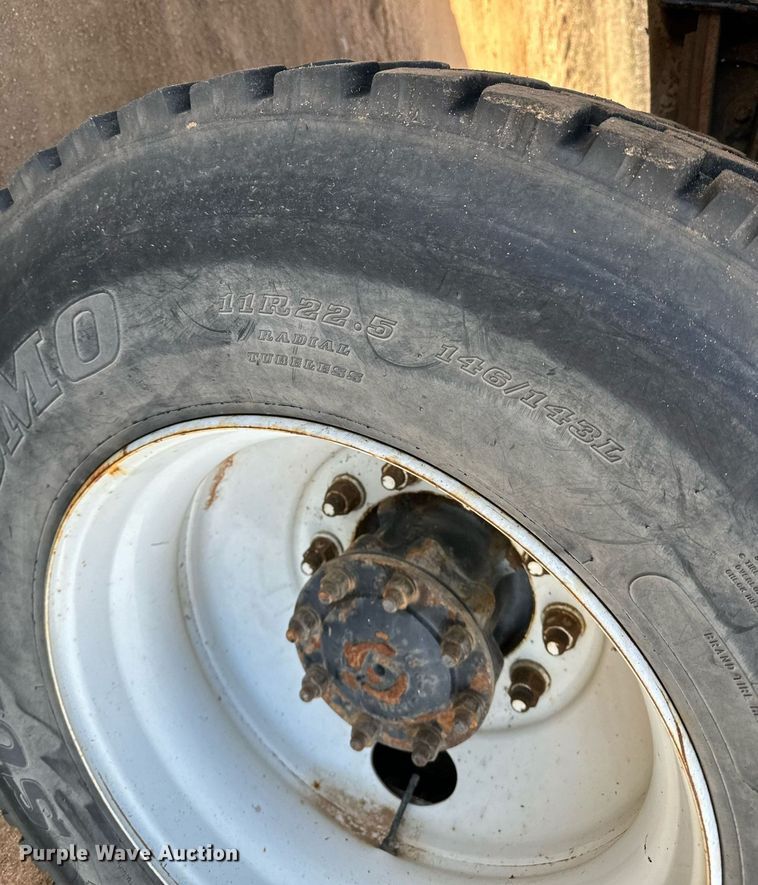 image for item NU9333 2002 Freightliner FL70 vacuum truck