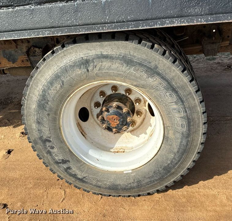 image for item NU9333 2002 Freightliner FL70 vacuum truck