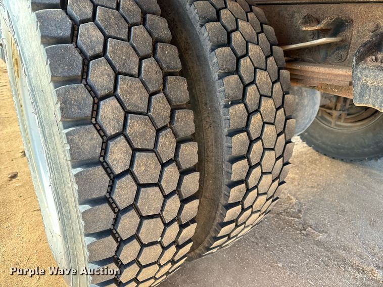 image for item NU9333 2002 Freightliner FL70 vacuum truck