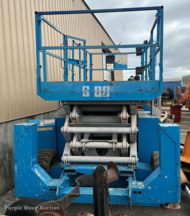 image for item NU9408 2004 Genie GS-4390 scissor lift