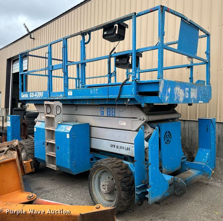 image for item NU9408 2004 Genie GS-4390 scissor lift