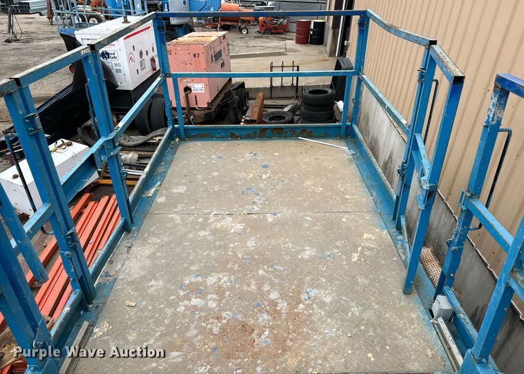 image for item NU9408 2004 Genie GS-4390 scissor lift