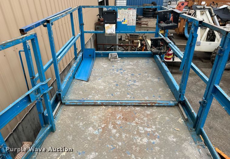 image for item NU9408 2004 Genie GS-4390 scissor lift