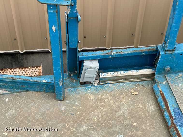 image for item NU9408 2004 Genie GS-4390 scissor lift