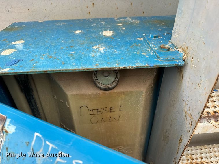 image for item NU9408 2004 Genie GS-4390 scissor lift