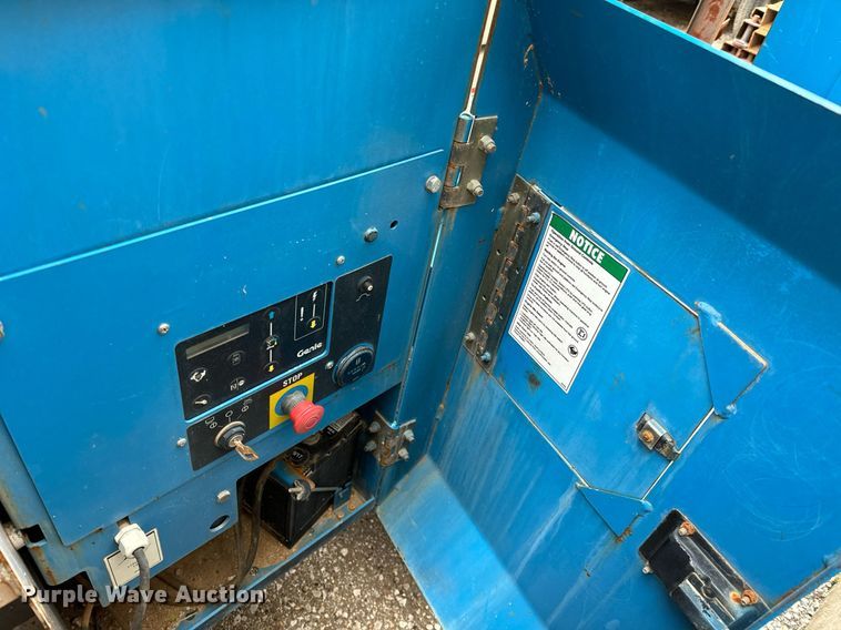 image for item NU9408 2004 Genie GS-4390 scissor lift