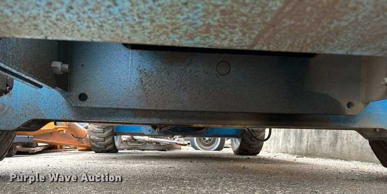 image for item NU9408 2004 Genie GS-4390 scissor lift