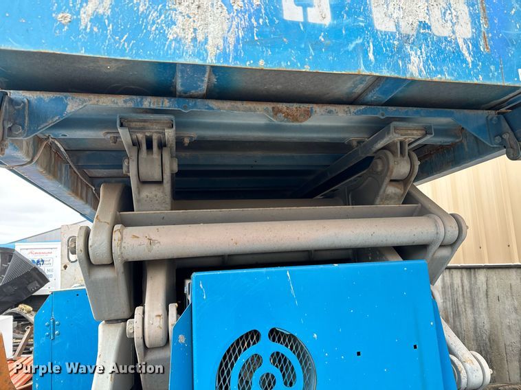image for item NU9408 2004 Genie GS-4390 scissor lift