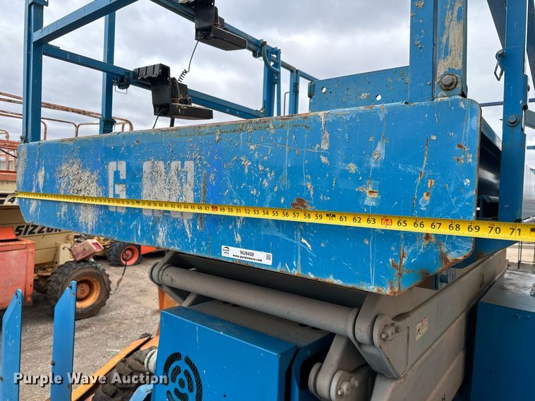 image for item NU9408 2004 Genie GS-4390 scissor lift