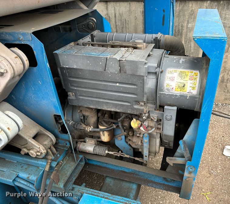 image for item NU9408 2004 Genie GS-4390 scissor lift