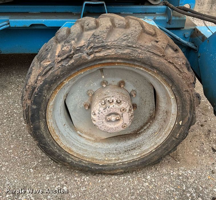 image for item NU9408 2004 Genie GS-4390 scissor lift