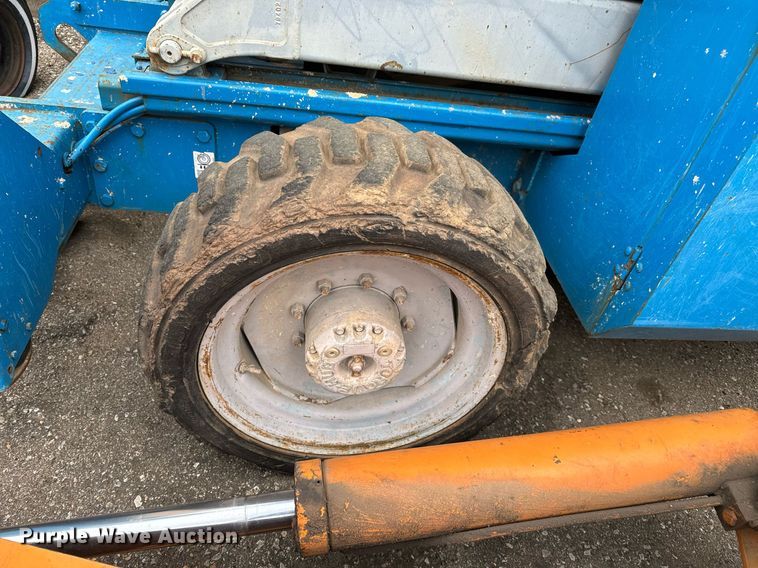image for item NU9408 2004 Genie GS-4390 scissor lift