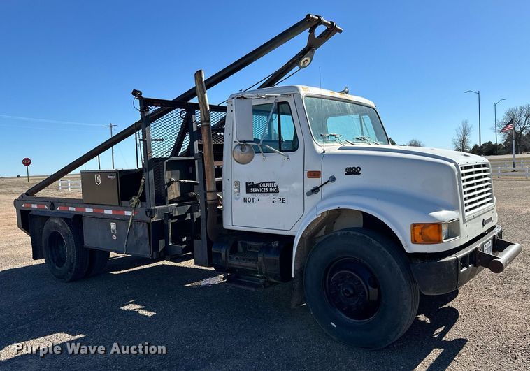 image for item NU9414 1996 International  4900 winch truck