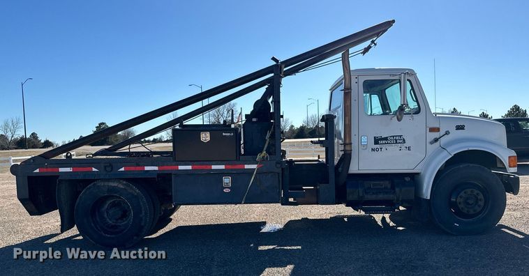 image for item NU9414 1996 International  4900 winch truck