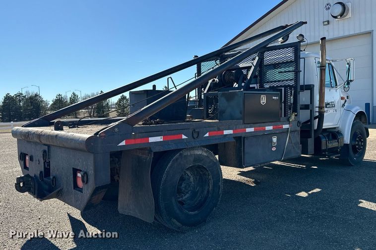 image for item NU9414 1996 International  4900 winch truck