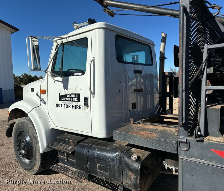 image for item NU9414 1996 International  4900 winch truck