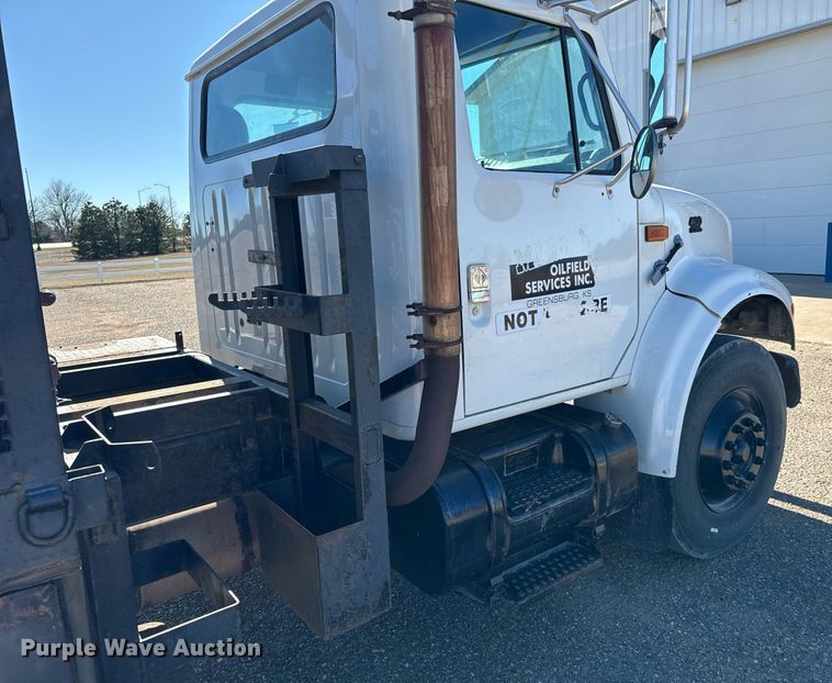 image for item NU9414 1996 International  4900 winch truck