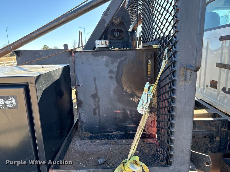 image for item NU9414 1996 International  4900 winch truck