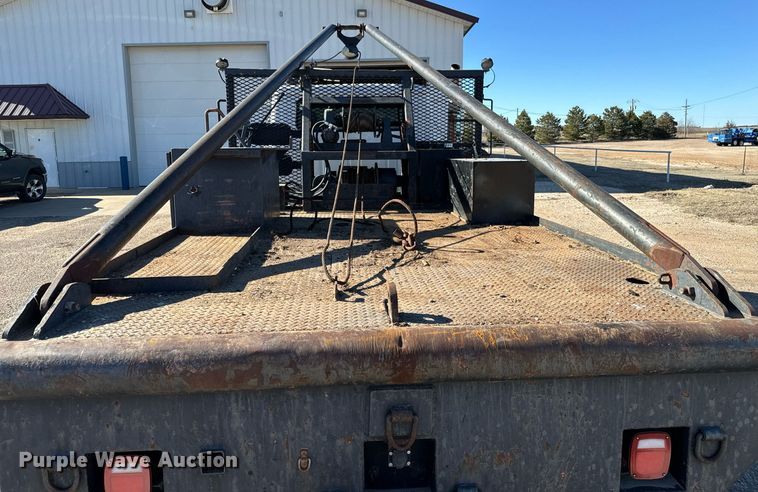 image for item NU9414 1996 International  4900 winch truck