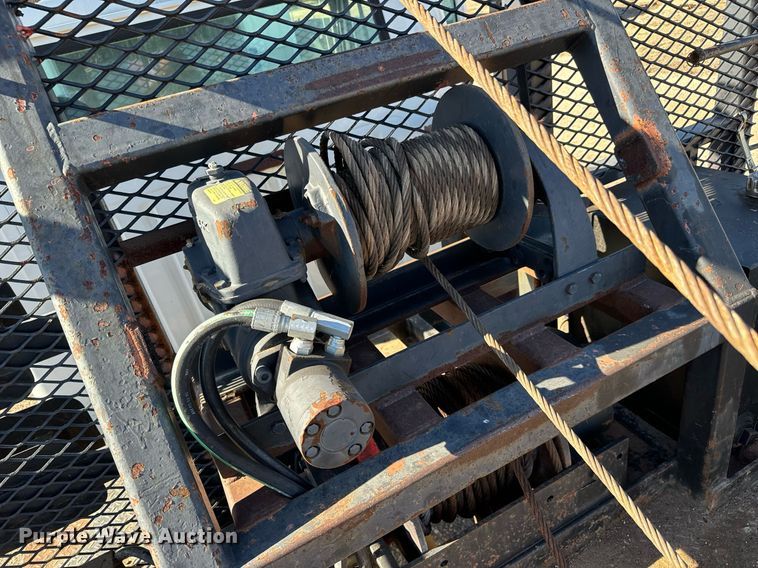 image for item NU9414 1996 International  4900 winch truck