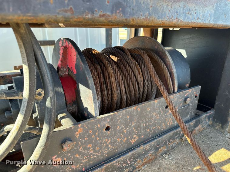 image for item NU9414 1996 International  4900 winch truck