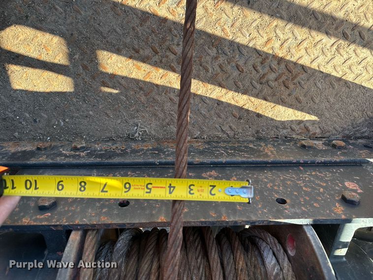 image for item NU9414 1996 International  4900 winch truck