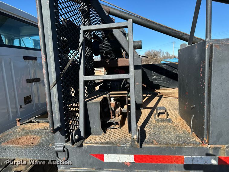 image for item NU9414 1996 International  4900 winch truck