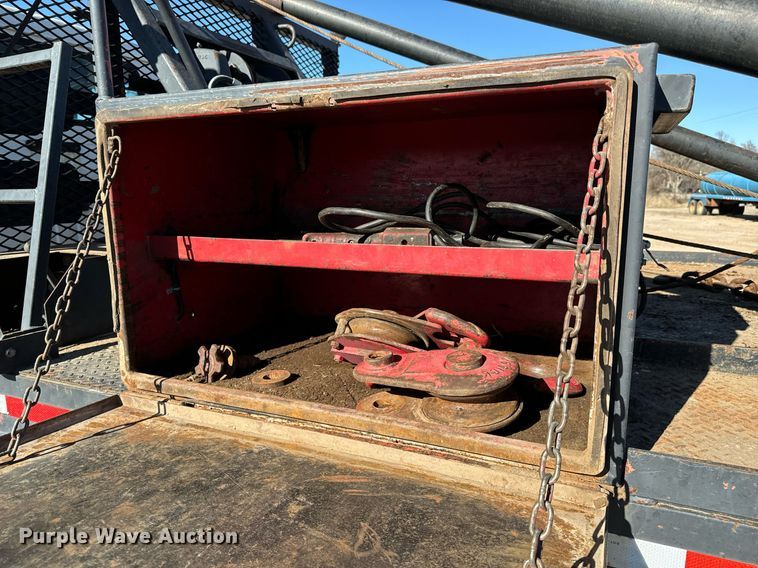 image for item NU9414 1996 International  4900 winch truck