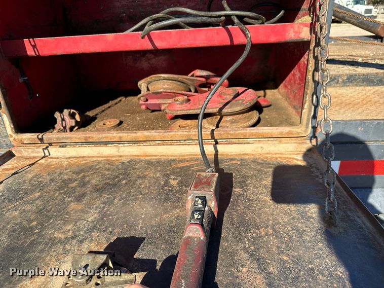 image for item NU9414 1996 International  4900 winch truck