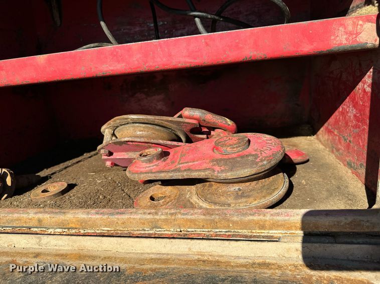 image for item NU9414 1996 International  4900 winch truck