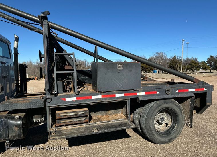 image for item NU9414 1996 International  4900 winch truck