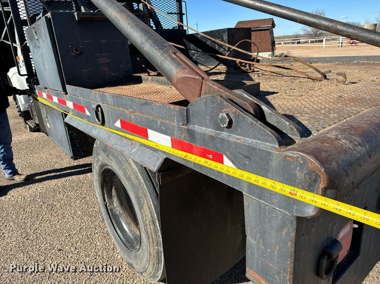 image for item NU9414 1996 International  4900 winch truck
